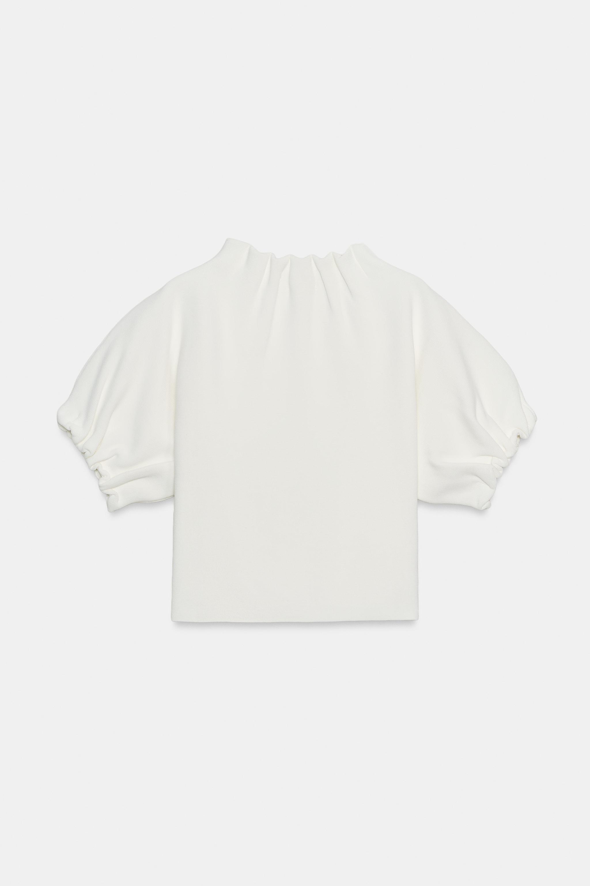 TOP EN MAILLE À FRONCES